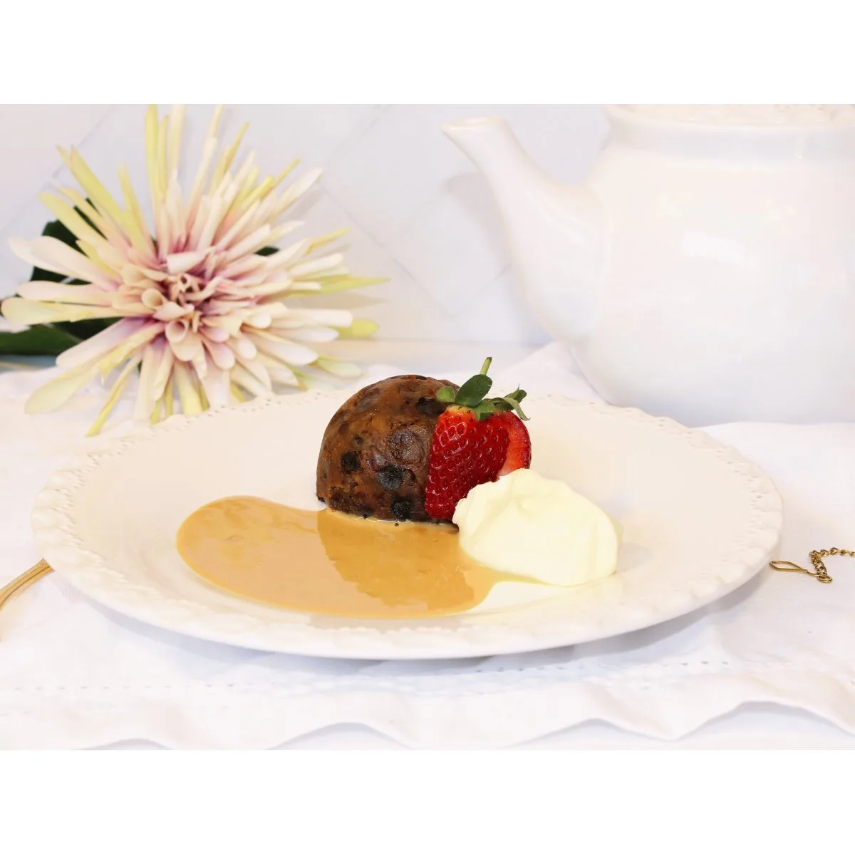 MINI PUDS! - 6 Mini Trad Puds with Brandy Custard & Toffee Apple Sauce Gift Box